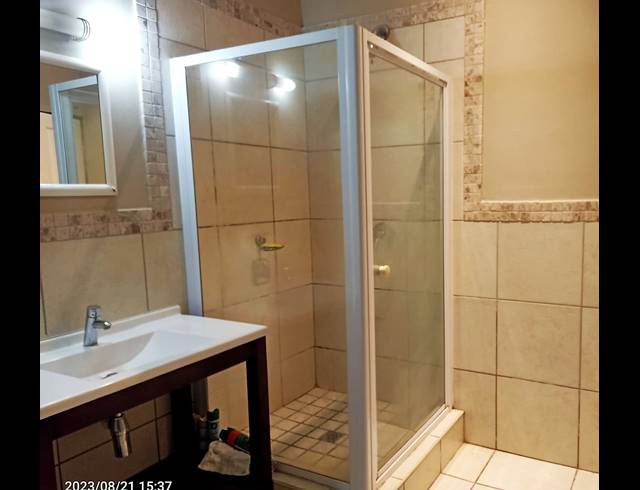 2 bed property to rent in ILLOVO BEACH